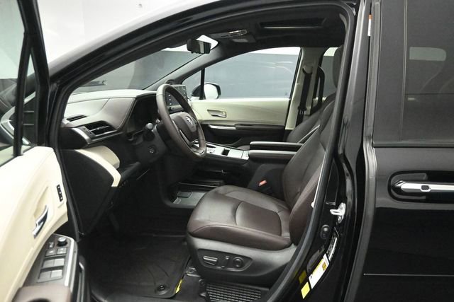 Used 2024 Toyota Sienna Platinum AWD/4WD image 10