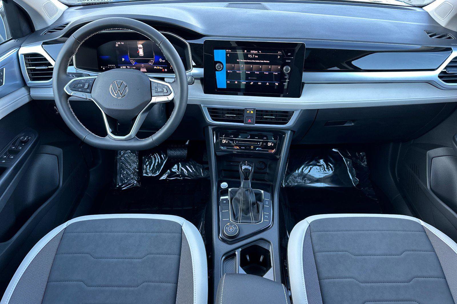 New 2026 Volkswagen Taos SE image 12