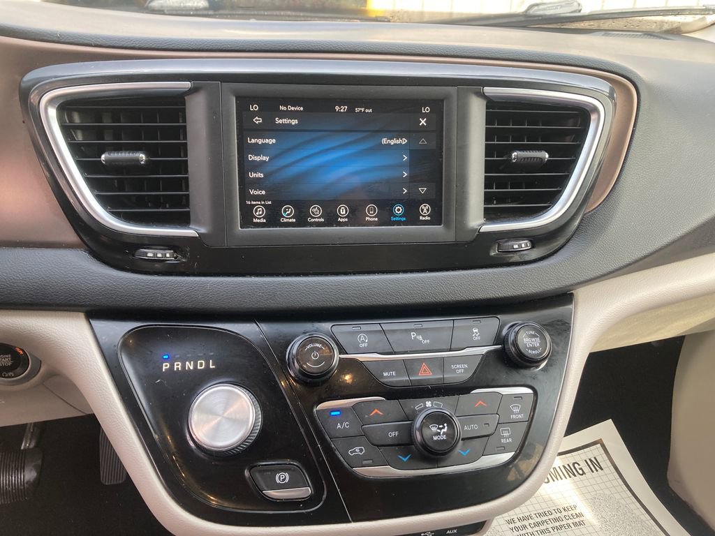 Used 2019 Chrysler Pacifica Touring-L FWD image 21