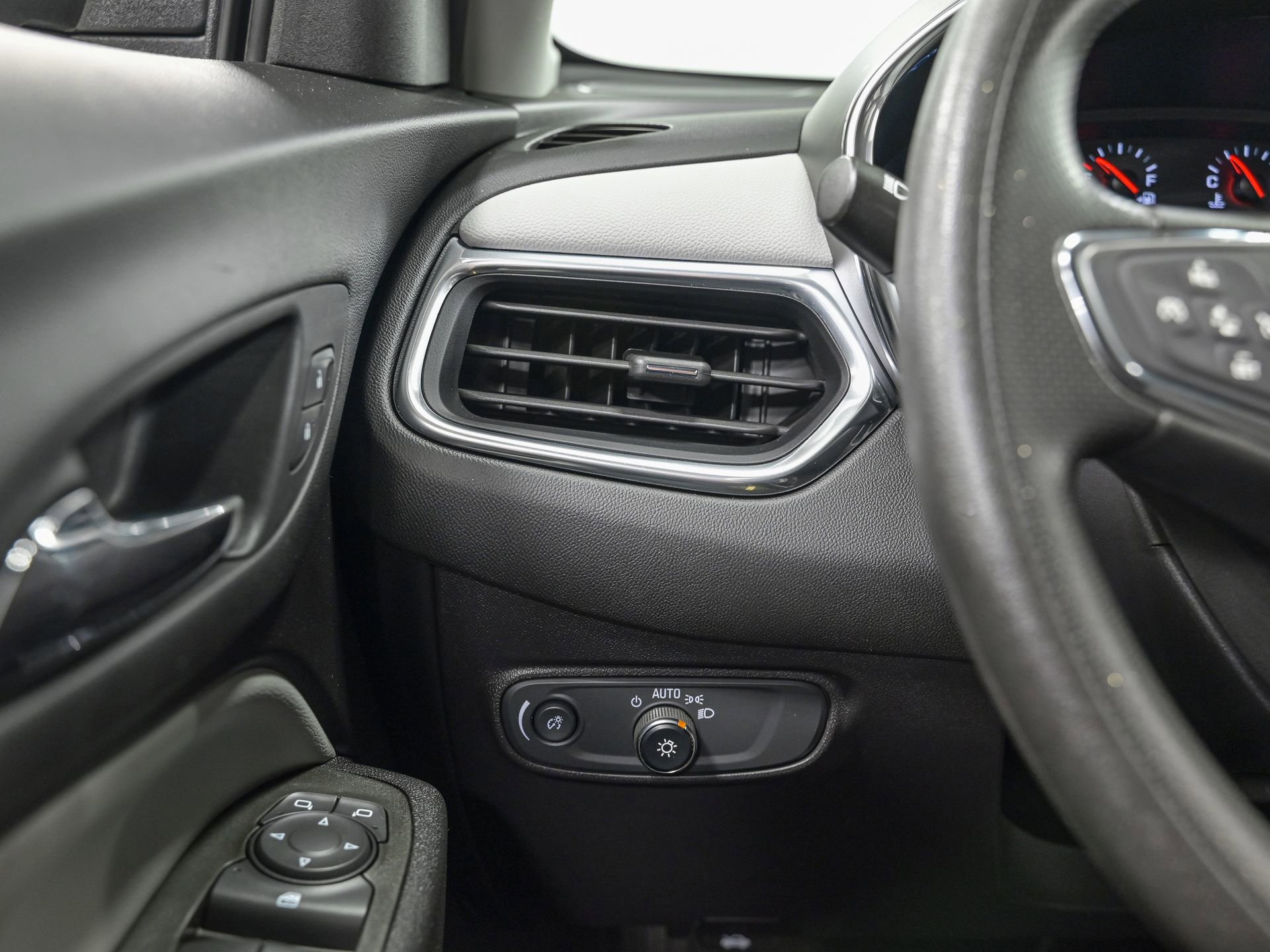 Used 2021 Chevrolet Equinox LS w/ LS Convenience Package image 18