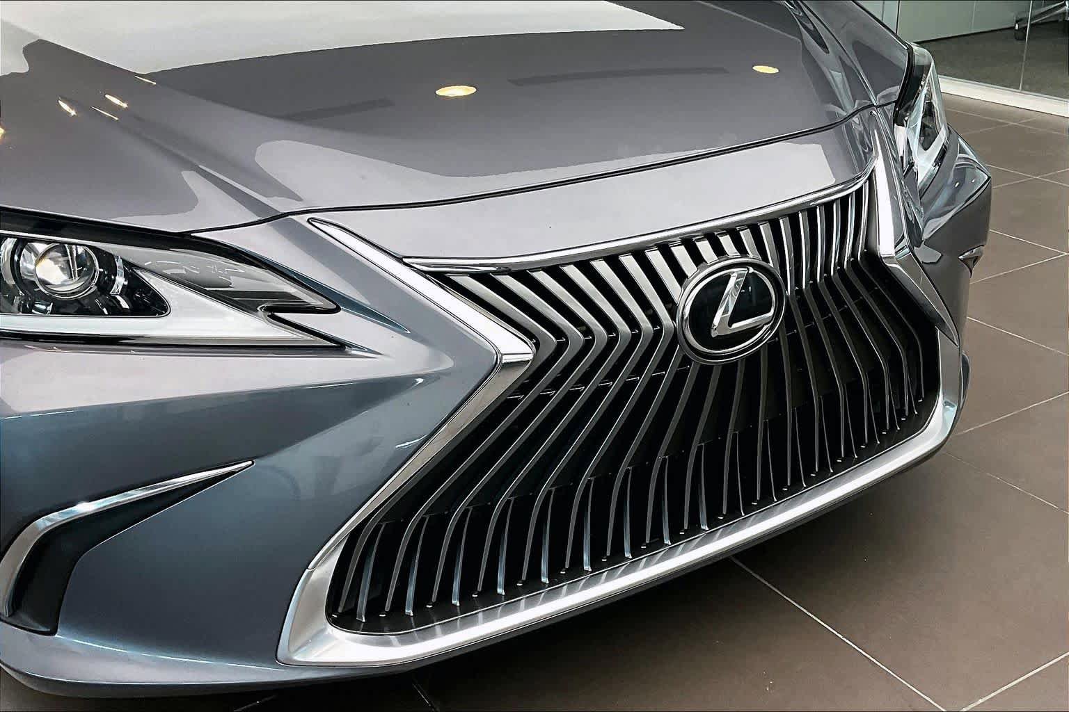 Used 2021 Lexus ES 350 w/ Accessory Package 2 FWD image 32