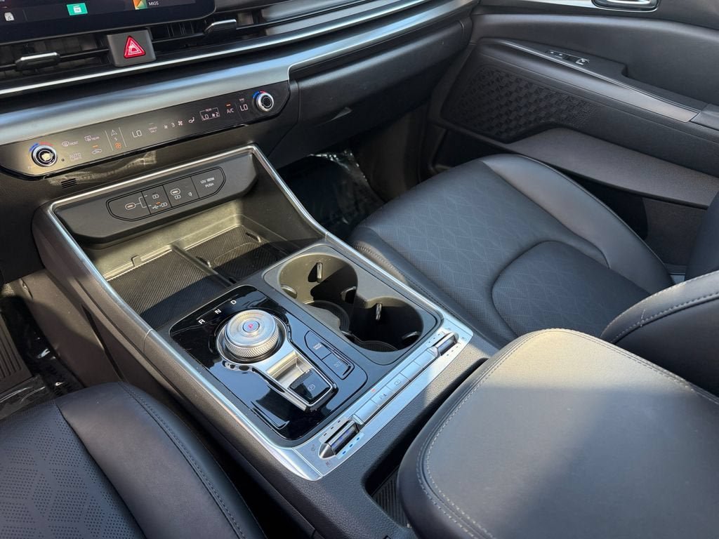 Used 2025 Kia Carnival SX w/ SX Dark Edition Package FWD image 18