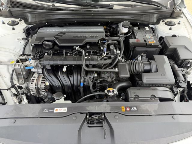 Used 2025 Hyundai Elantra SEL image 31