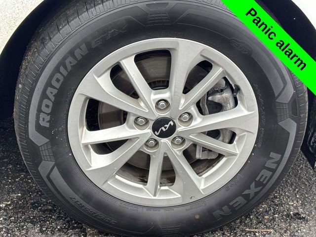 Used 2024 Kia Carnival LX image 32