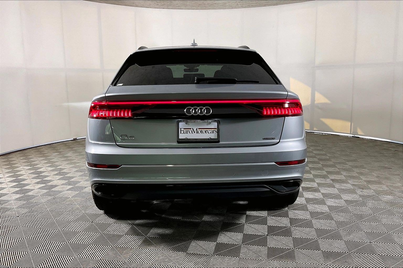 Used 2023 Audi Q8 Premium AWD/4WD image 6