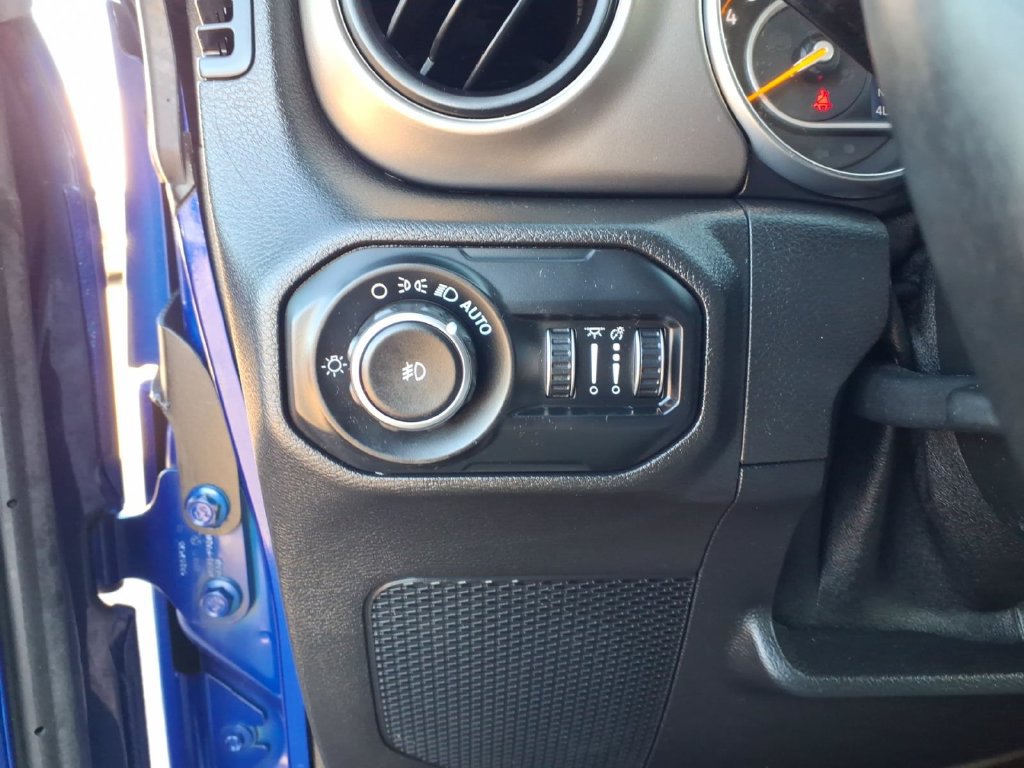 Used 2018 Jeep Wrangler Unlimited Sport S AWD/4WD image 13