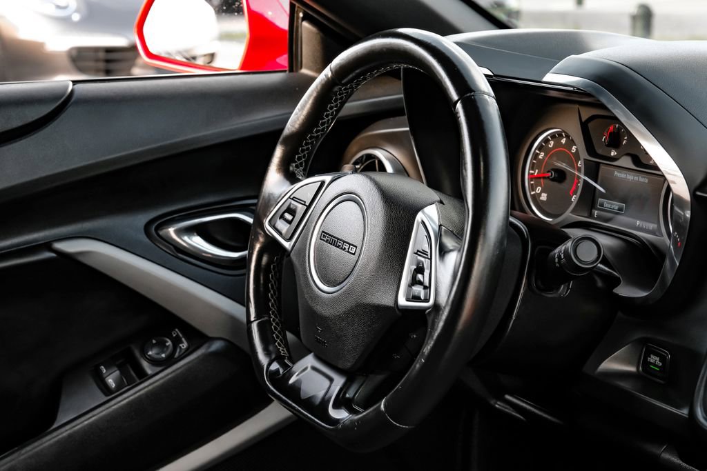 Used 2018 Chevrolet Camaro LT RWD image 9