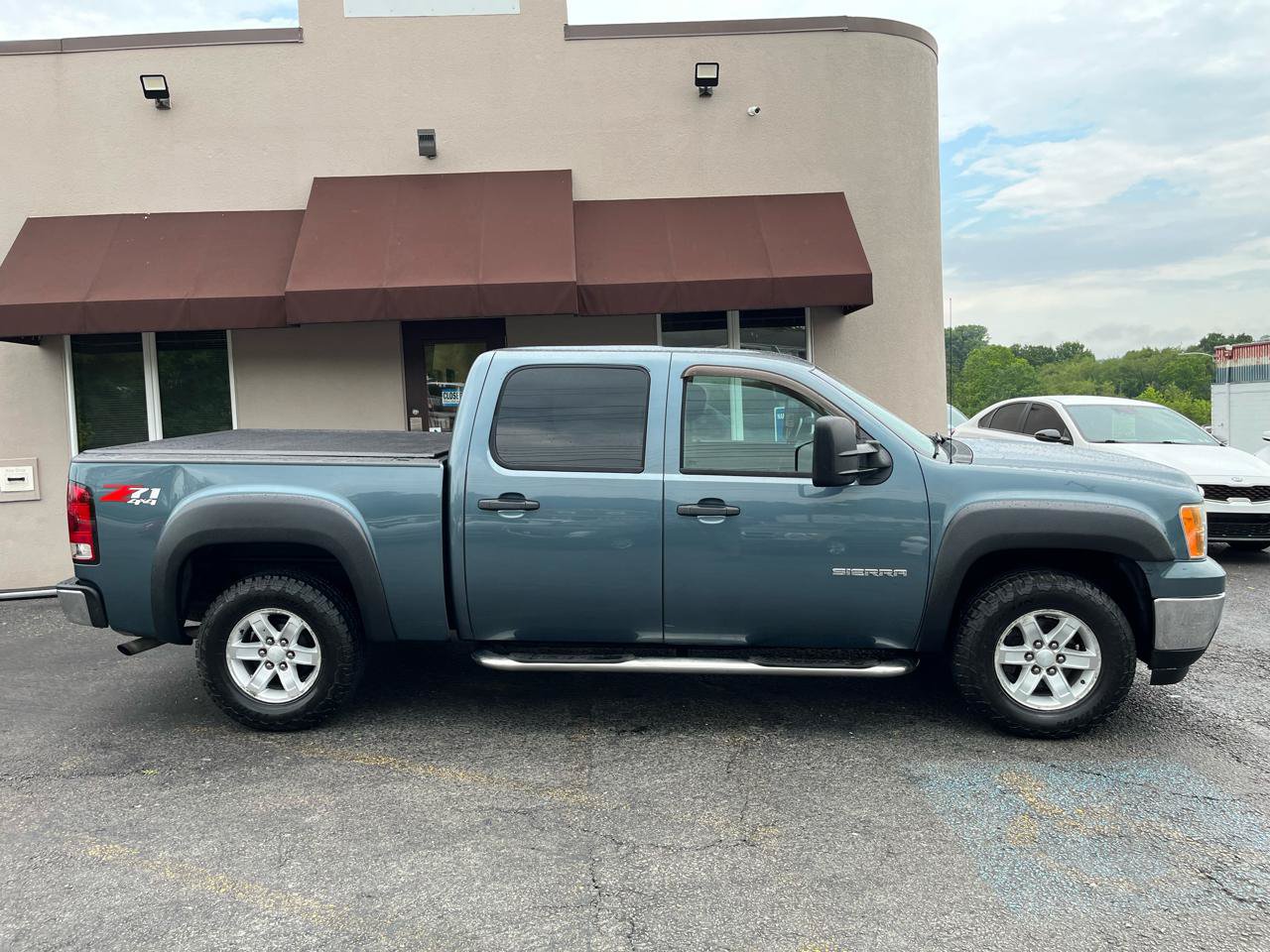 Used 2011 GMC Sierra 1500 SLE w/ Power Tech Package AWD/4WD image 4