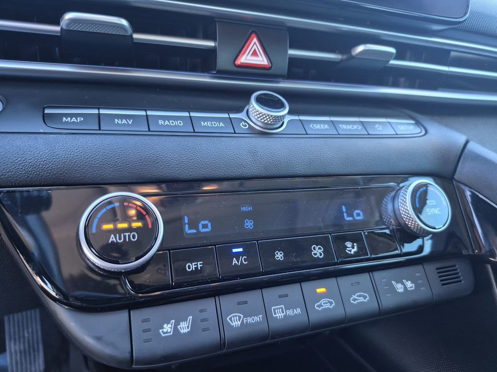 Used 2023 Hyundai Elantra Limited image 26