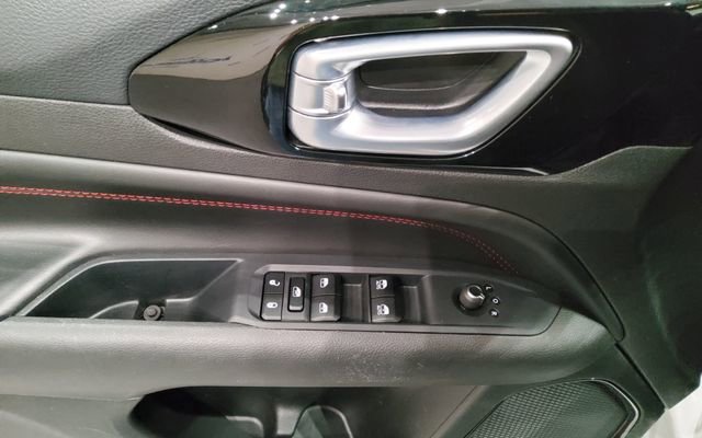 Used 2025 Jeep Compass Trailhawk AWD/4WD image 21