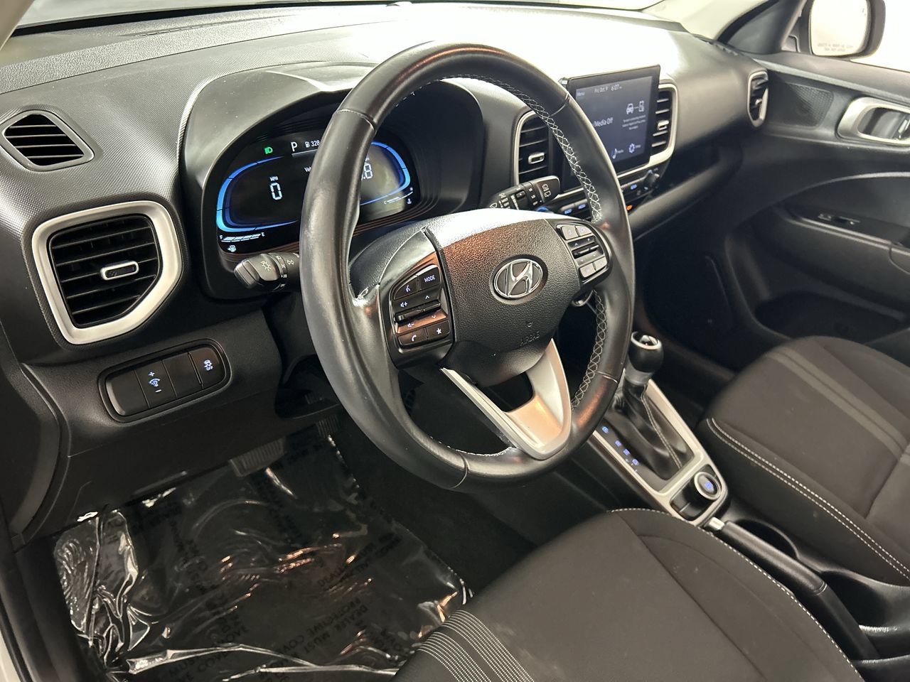 Used 2025 Hyundai Venue SEL FWD image 12