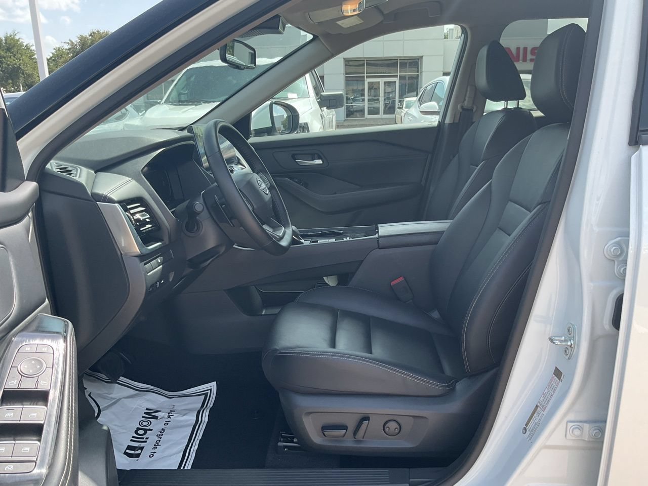 Used 2026 Nissan Rogue SL FWD image 8