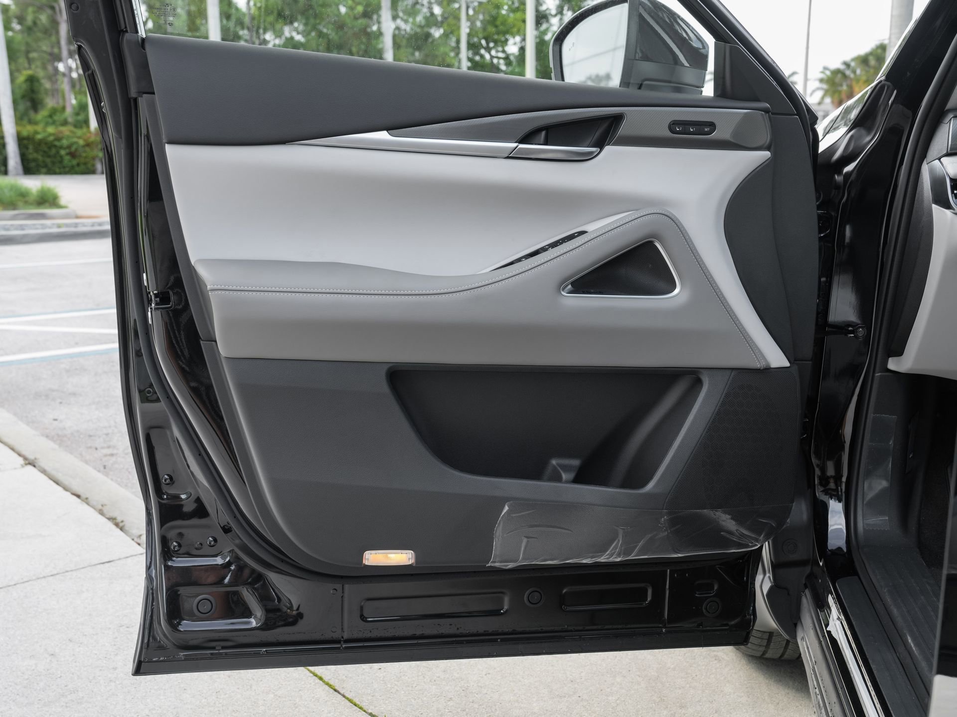 New 2027 INFINITI QX60 Luxe w/ Cargo Package FWD image 27
