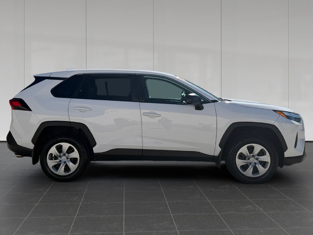 Used 2024 Toyota RAV4 LE AWD/4WD image 7