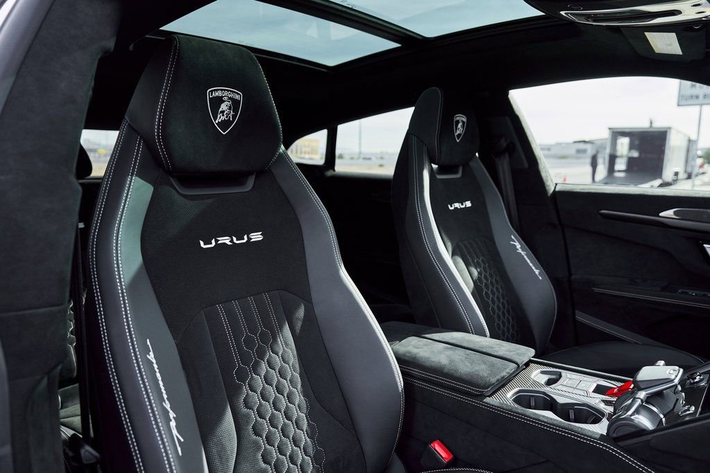 Used 2024 Lamborghini Urus Performante AWD/4WD image 48