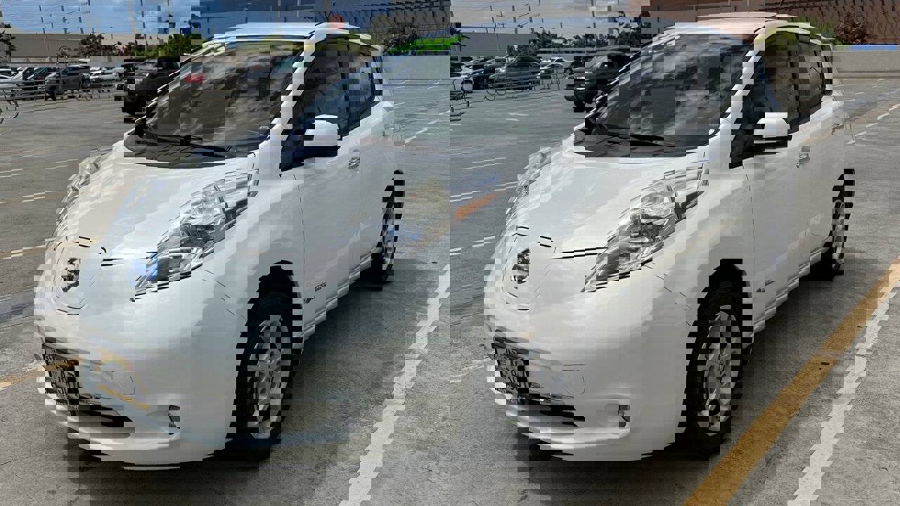 Used 2013 Nissan Leaf SV w/ LED & Quick Charge Pkg image 1