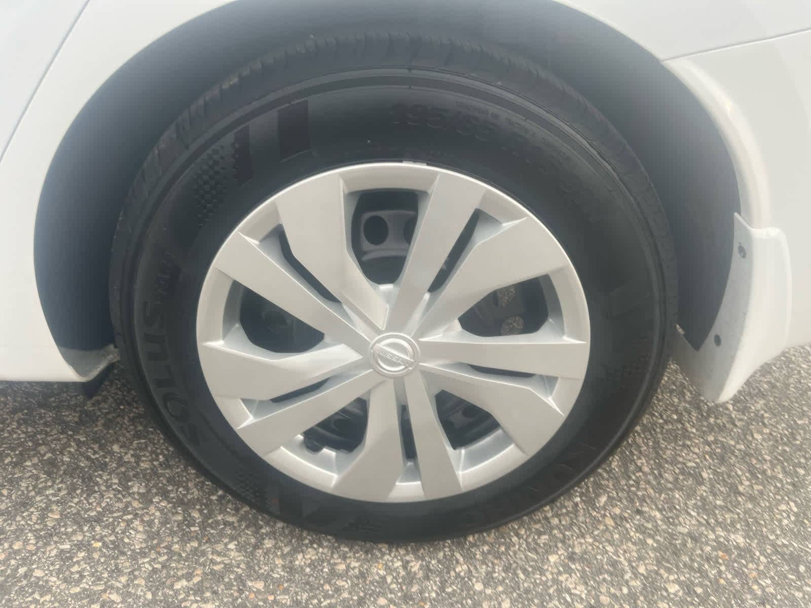 Used 2025 Nissan Versa S image 31