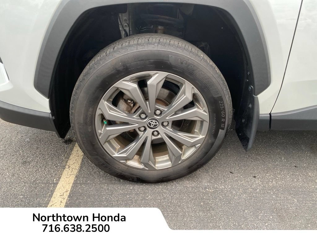 Used 2023 Toyota RAV4 XLE Premium AWD/4WD image 17