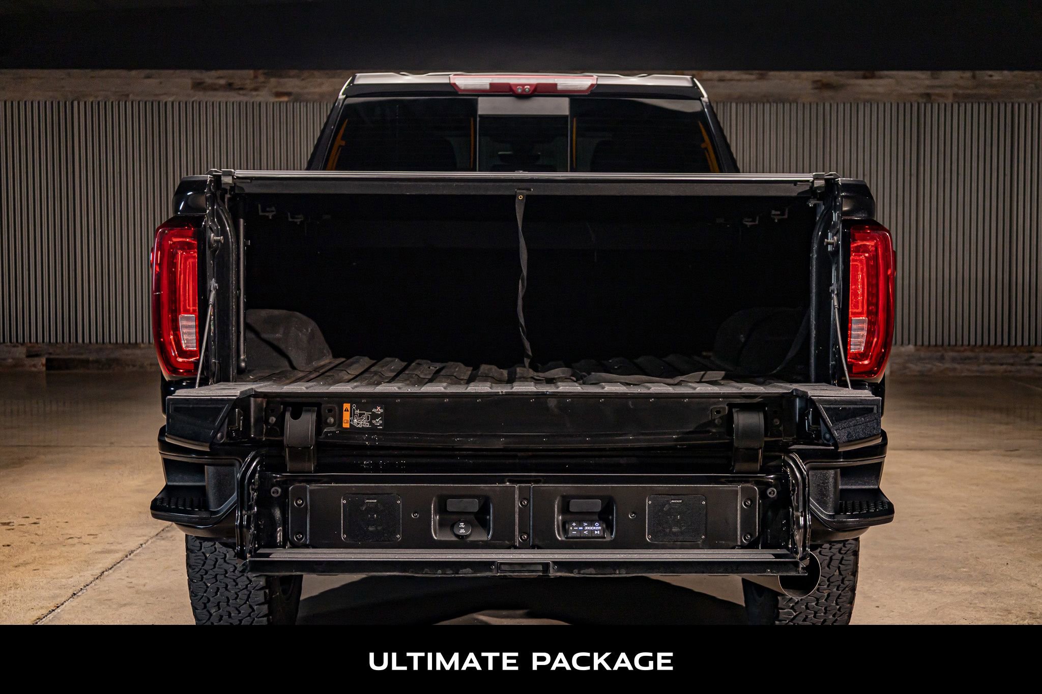 Used 2022 GMC Sierra 2500 Denali w/ Denali Black Diamond Edition image 8