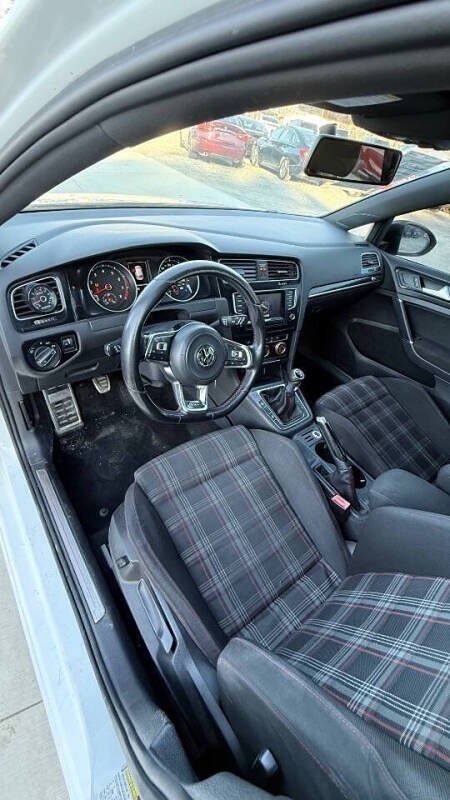Used 2015 Volkswagen GTI S FWD image 10