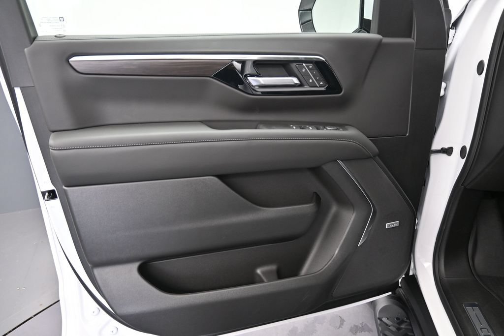New 2026 Chevrolet Suburban Z71 w/ Z71 Off-Road Package AWD/4WD image 15