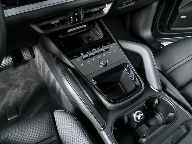 Certified 2024 Porsche Cayenne Coupe AWD/4WD image 18