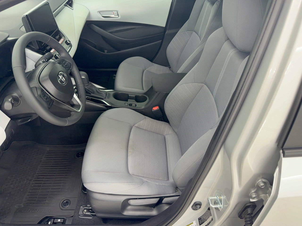 Certified 2026 Toyota Corolla SE FWD image 5