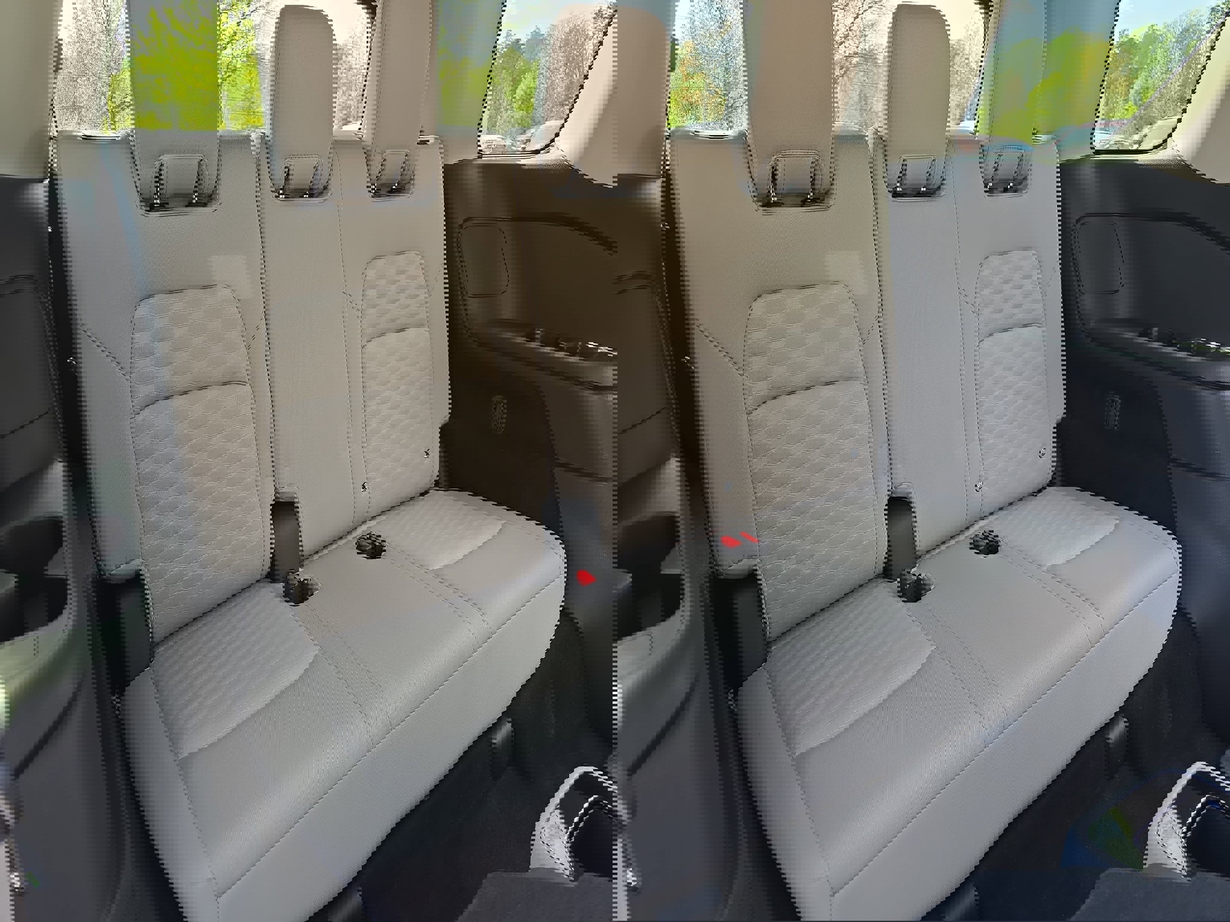 Used 2024 Nissan Pathfinder SV w/ SV Premium Package image 12