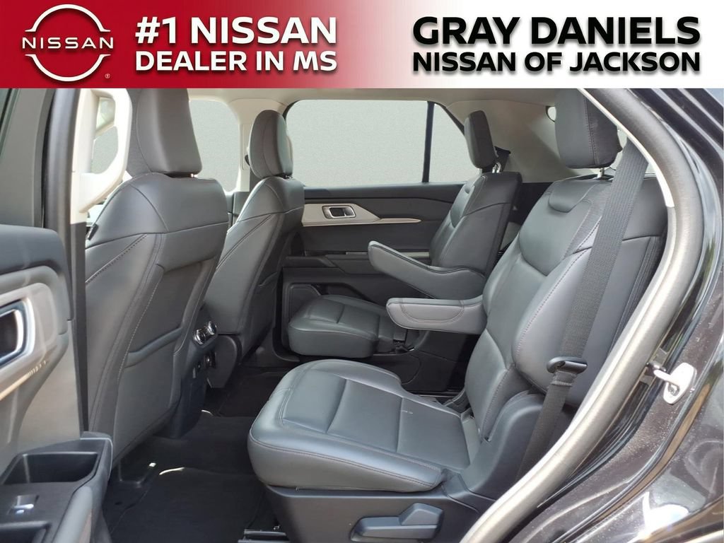 Used 2025 Ford Explorer Active w/ Active Comfort Package RWD image 25