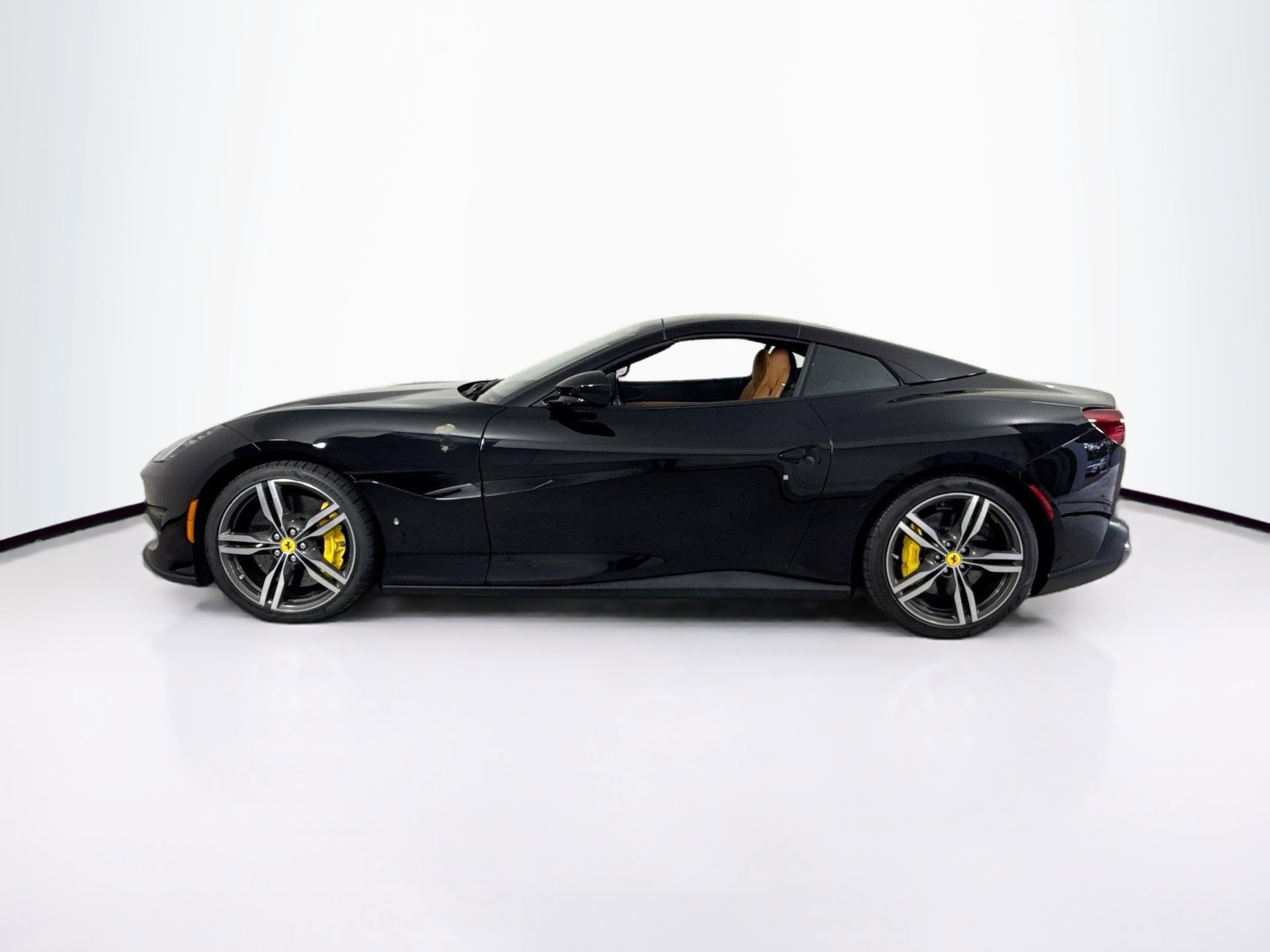 Certified 2019 Ferrari Portofino RWD image 4