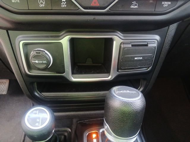 Used 2023 Jeep Gladiator Sport AWD/4WD image 32