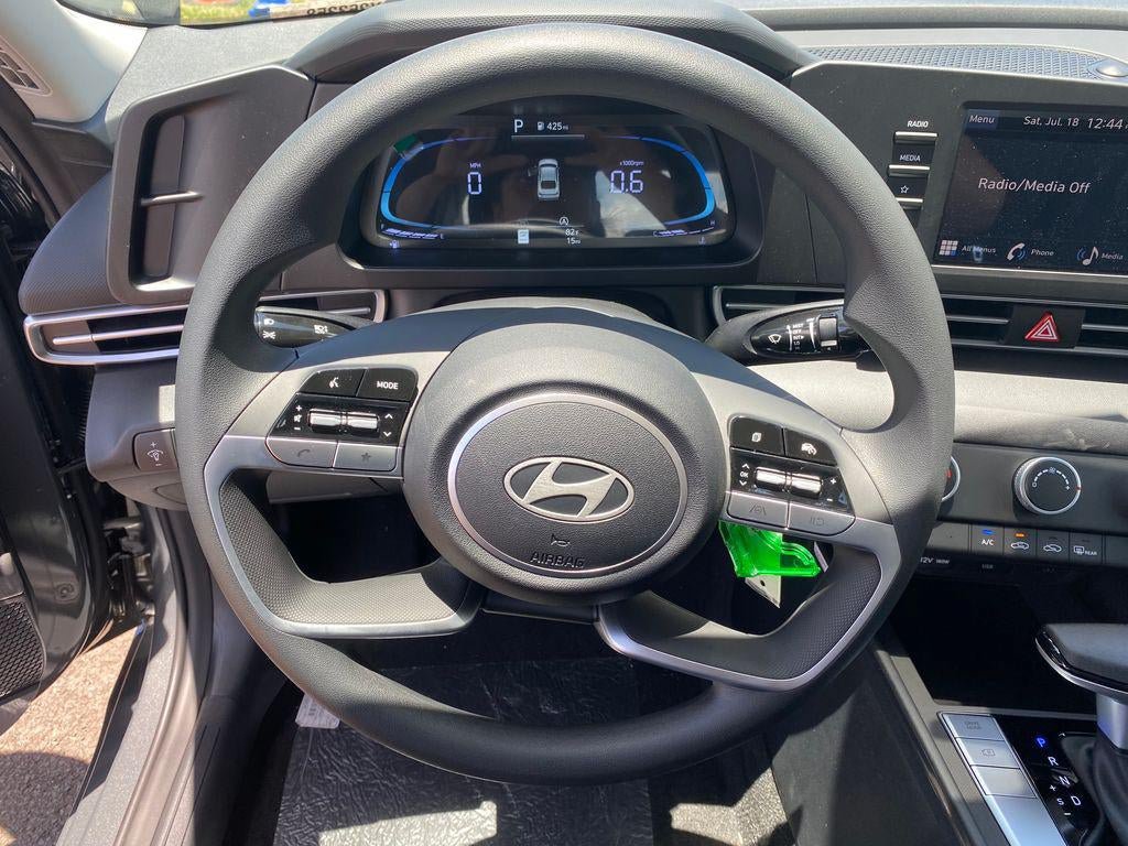 New 2026 Hyundai Elantra SE FWD image 32