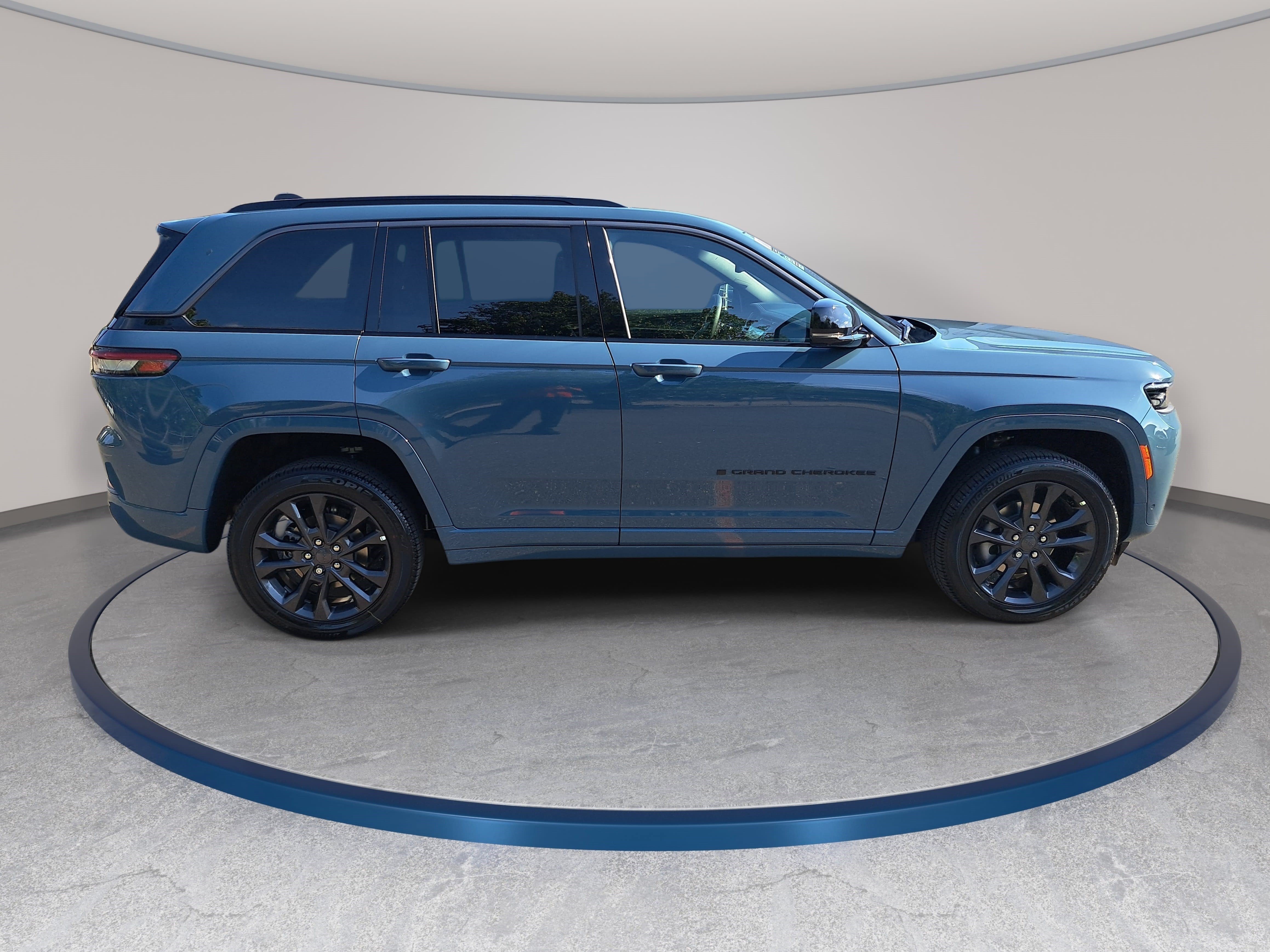 New 2026 Jeep Grand Cherokee Limited Reserve AWD/4WD image 4