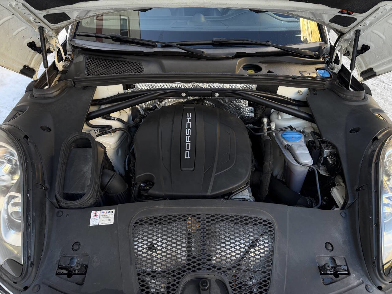 Used 2017 Porsche Macan image 38