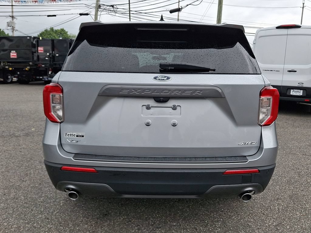 Used 2022 Ford Explorer XLT w/ Equipment Group 202A AWD/4WD image 5