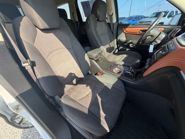Used 2017 Chevrolet Traverse LT w/ Style and Technology Package FWD image 26