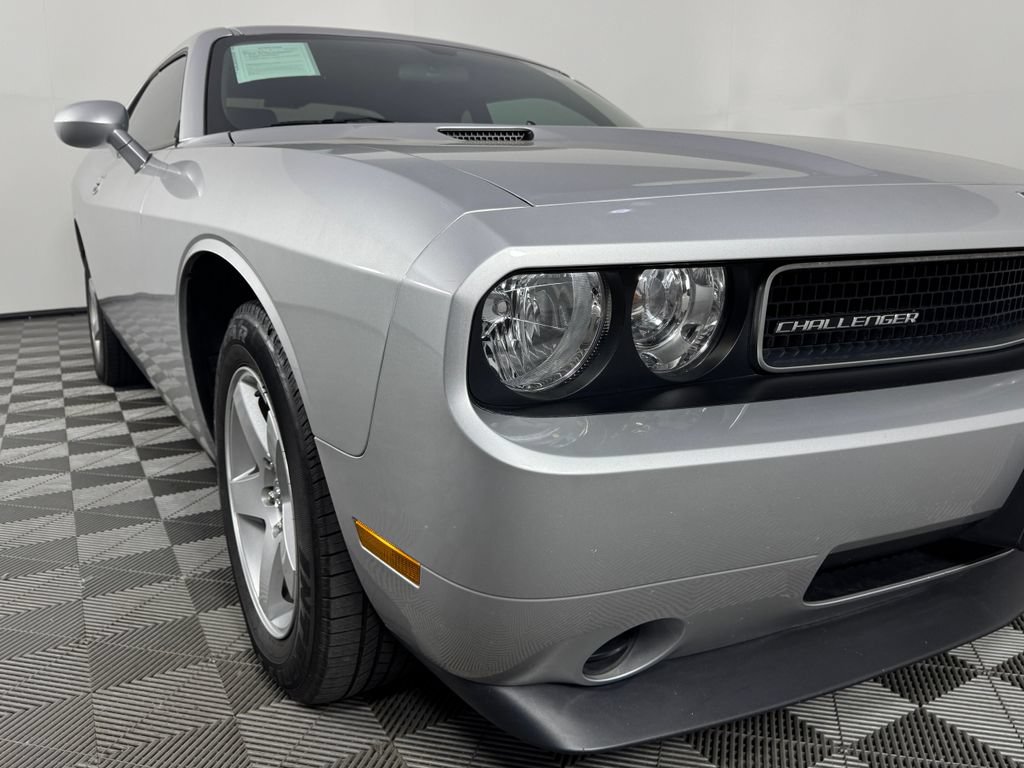 Used 2010 Dodge Challenger SE RWD image 26