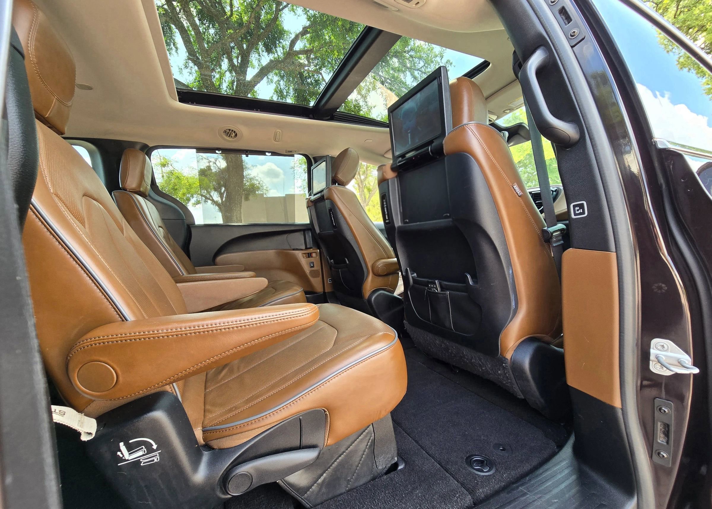Used 2017 Chrysler Pacifica Limited FWD image 54