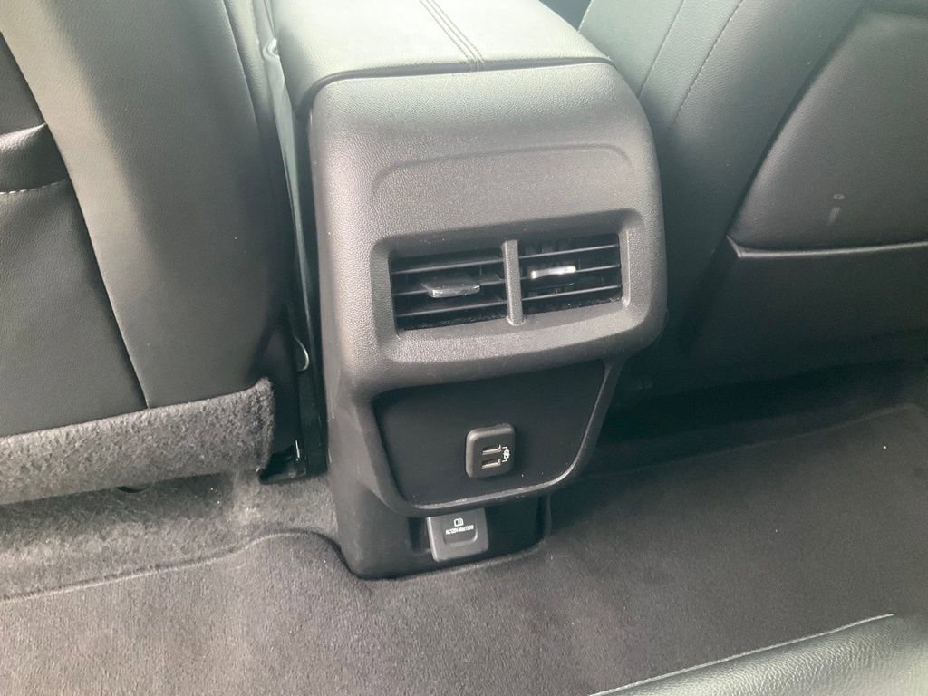 Used 2024 GMC Terrain SLT image 30