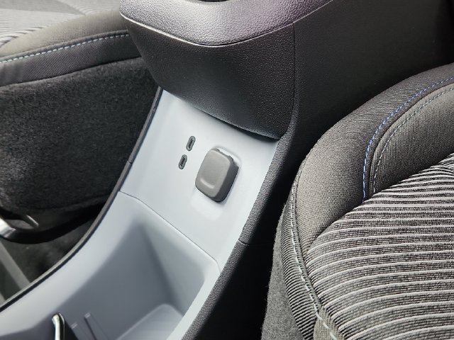 New 2027 Chevrolet Bolt LT w/ Comfort Package FWD image 31