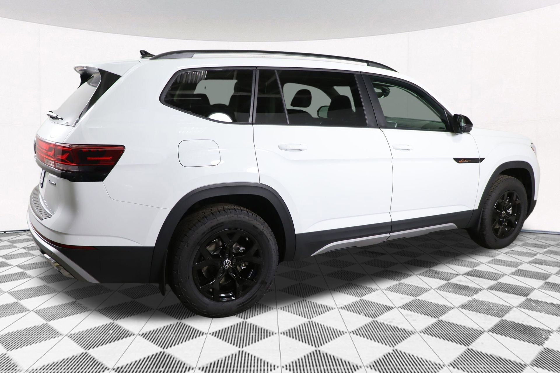 Used 2025 Volkswagen Atlas Peak Edition SE image 25