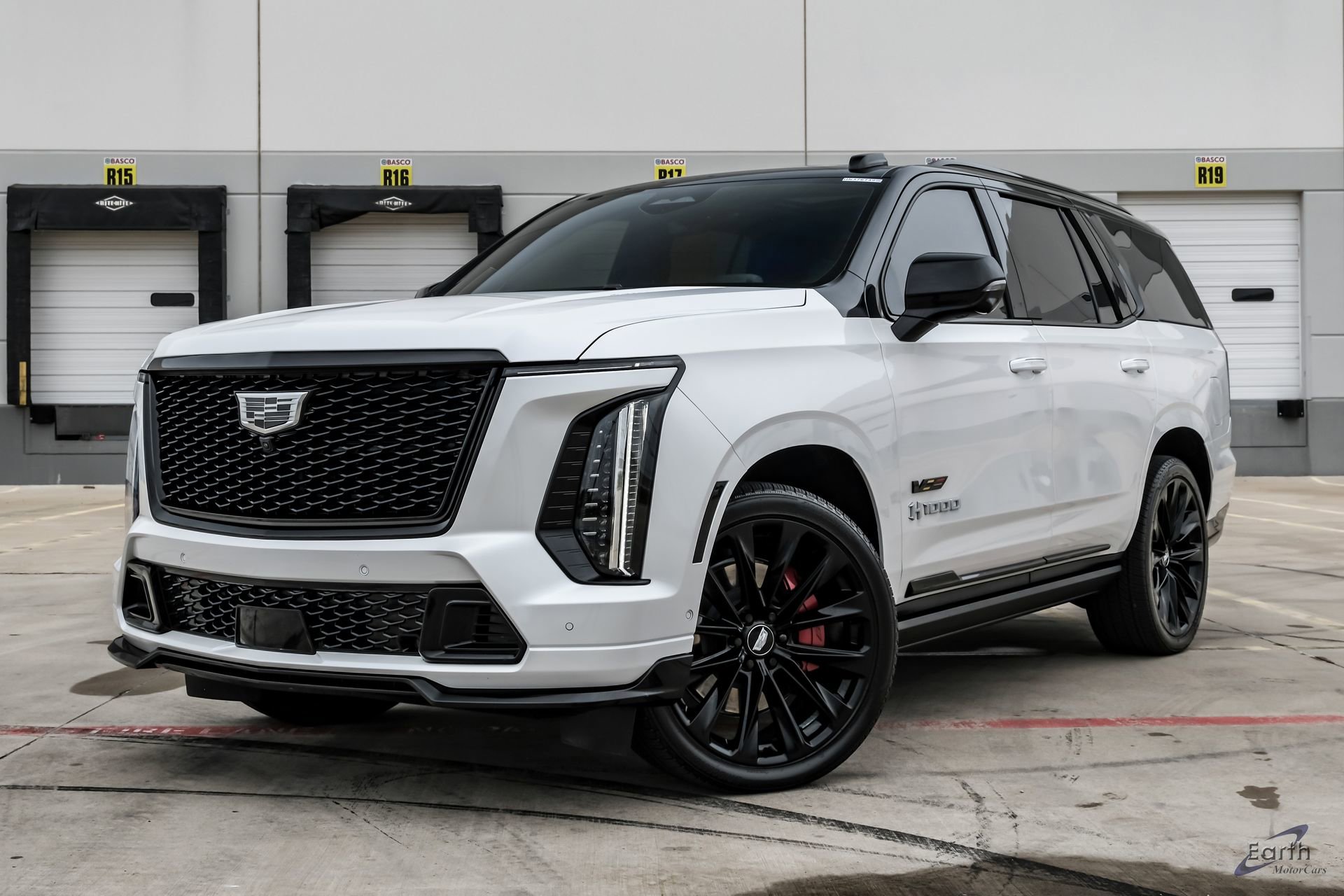 Used 2025 Cadillac Escalade V w/ LPO, ONYX Package AWD/4WD image 5