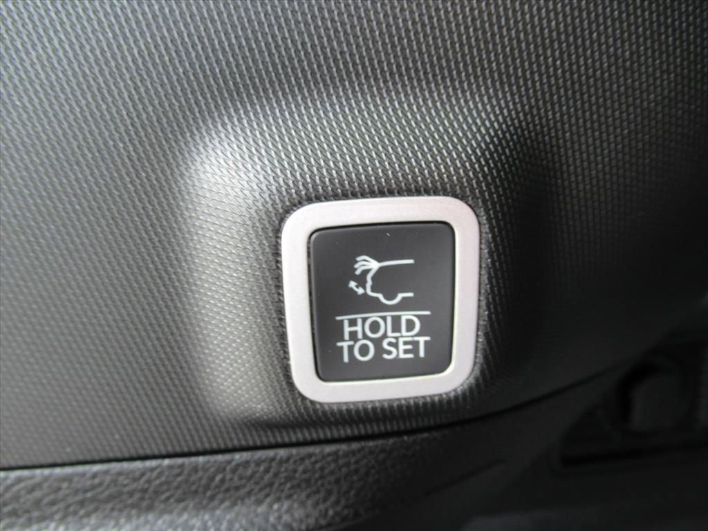 Certified 2025 Jeep Grand Cherokee Altitude image 32