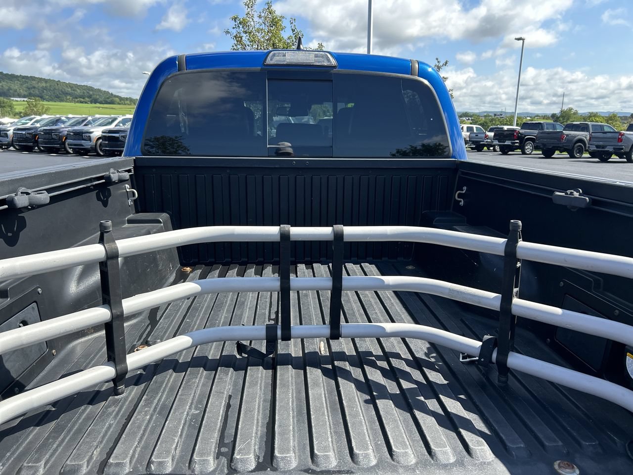 Used 2018 Toyota Tacoma TRD Off-Road w/ Exterior Package AWD/4WD image 9
