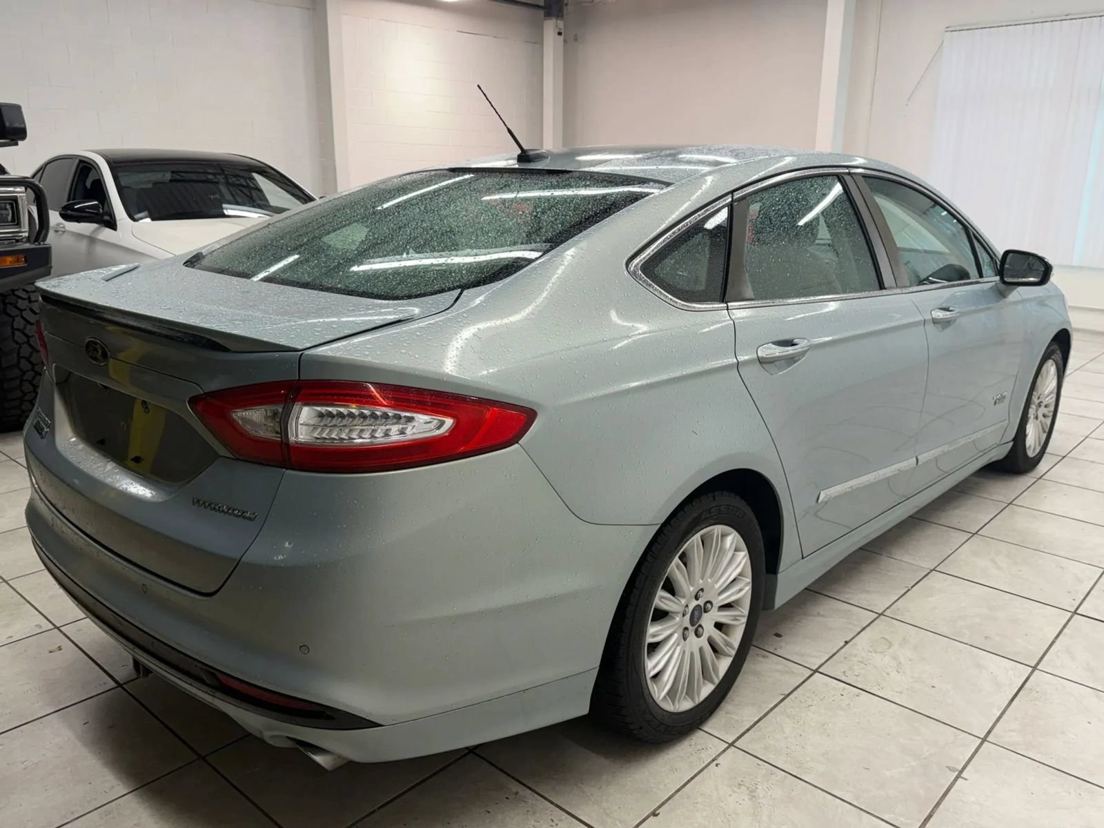 Used 2014 Ford Fusion Energi Titanium w/ Driver Assist Package FWD image 9