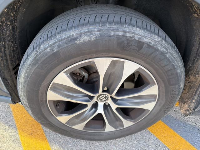 Used 2020 Toyota Highlander XLE image 2