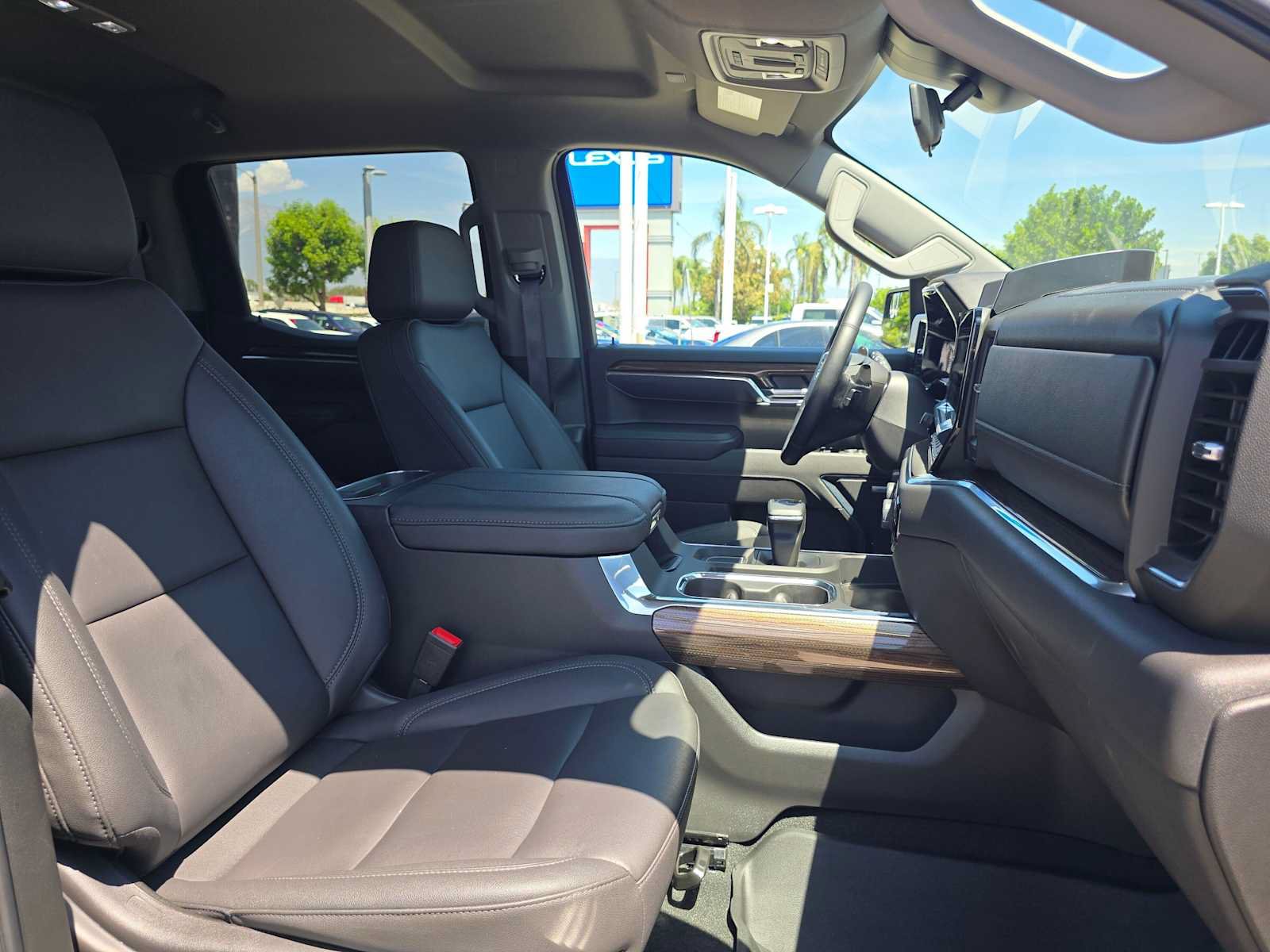 Used 2025 Chevrolet Silverado 1500 LT Trail Boss w/ Convenience Package II AWD/4WD image 10