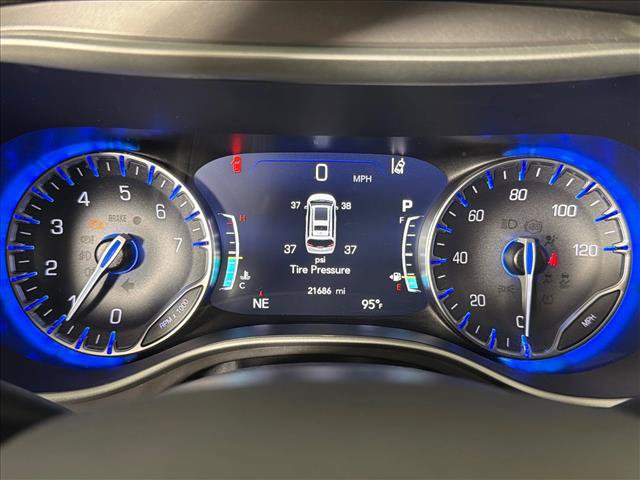 Used 2025 Chrysler Pacifica Select FWD image 25