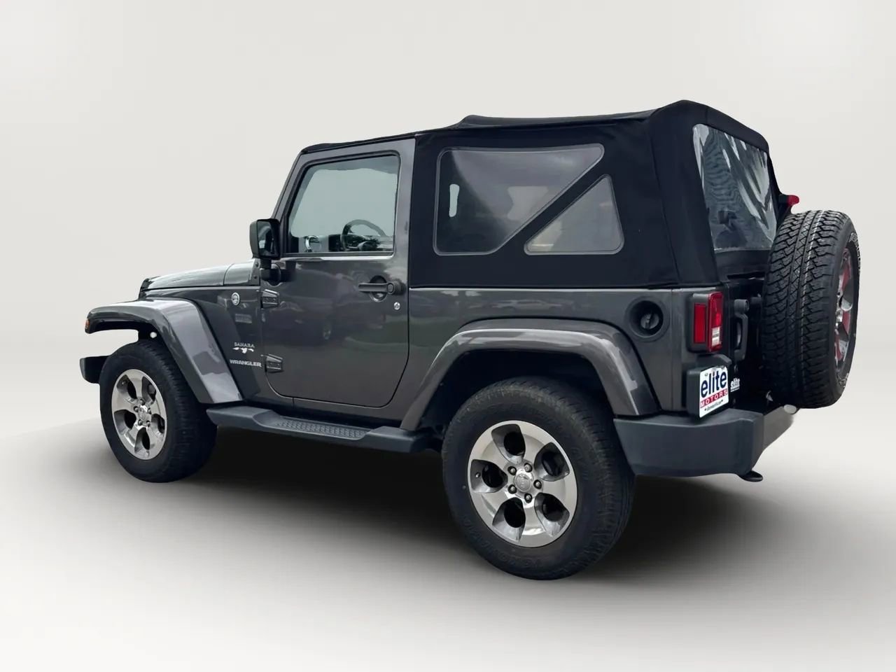Used 2017 Jeep Wrangler Sahara w/ Connectivity Group AWD/4WD image 5