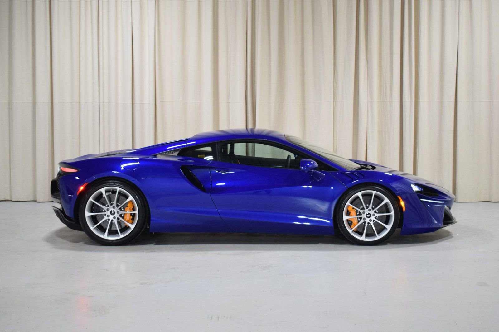 New 2026 McLaren Artura image 14